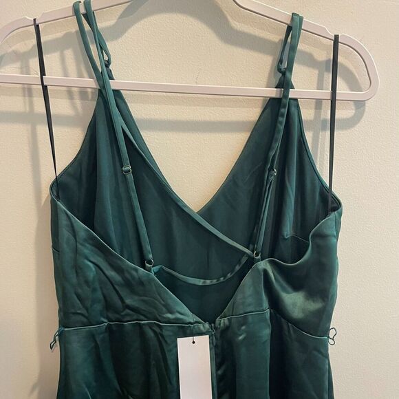 Aakaa Womens Emerald Jumpsuit L Wide Leg Satin V Neck Adjustable Strappy Zip NWT - Picture 6 of 10
